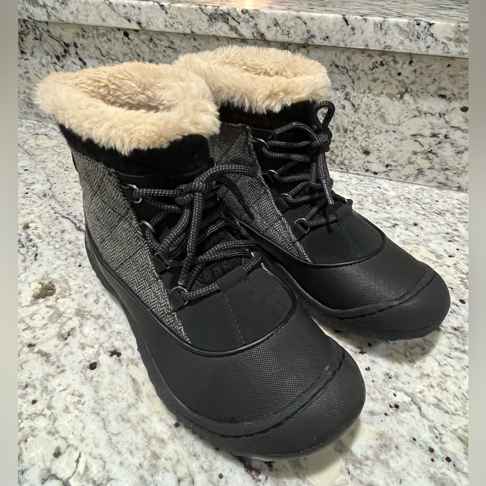 JBU Jane Bootie. Black with Fur Trim. Women’s size 8.5